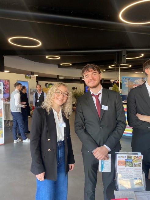 52e92f 8b6d4f3c2bd546c5abb92e0283abb2e5mv2