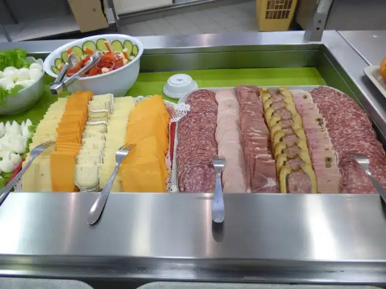 Restauration scolaire 8 52e92f_07ba0f724c504755b22d07b19874e6d2~mv2