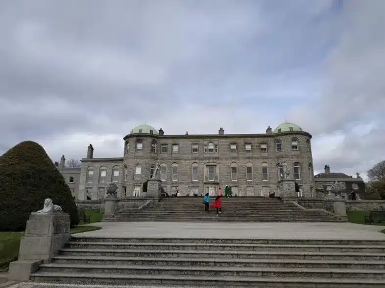 Ouverture internationale 1517 52e92f_08e515fc6f134a50b56e6c77380beebb~mv2