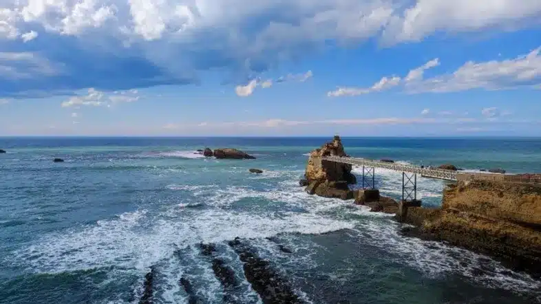 Ouverture internationale 1464 52e92f_0e7fb91942624792b19211f6874eeafc~mv2