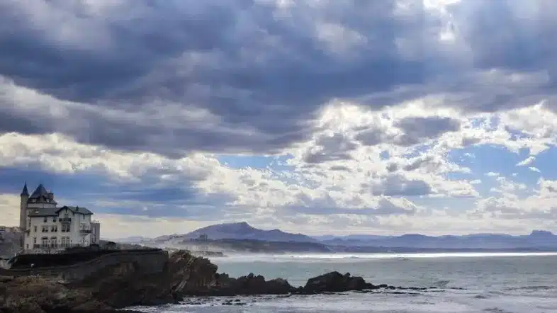 Ouverture internationale 1466 52e92f_931e9b5706304c9d9fe5ea0343a927e8~mv2