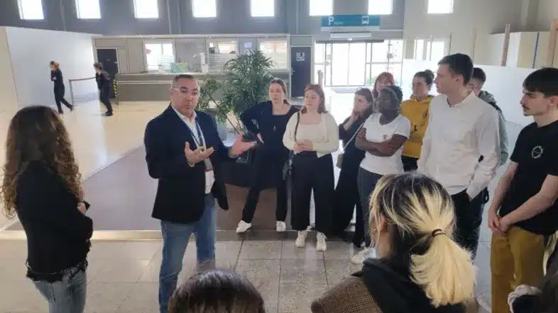 Ouverture internationale 1472 52e92f_aa2f39cfe10740cbb79d04c5fbcf92a3~mv2