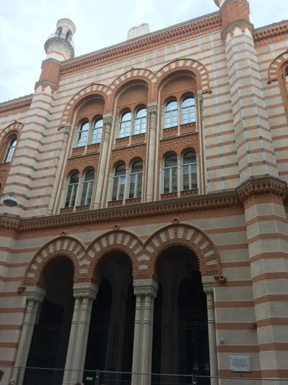 Ouverture internationale 1384 52e92f_0017142f7b7f40f2a43fec5be252e06d~mv2