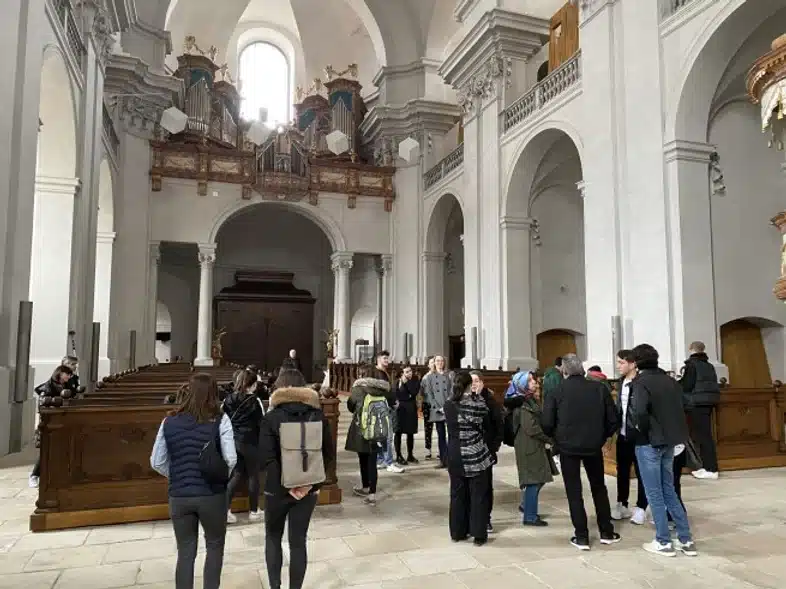 Ouverture internationale 1187 52e92f_01c7f8829638474f83a8a45e7f369ac9~mv2