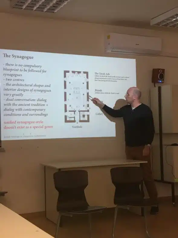 Ouverture internationale 1380 52e92f_03a219fe2a96438b8fee372800ce1e29~mv2