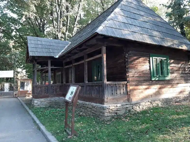 Ouverture internationale 905 52e92f_0402c1c7e3dd4d47bb771658b07bdf60~mv2