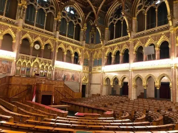 Ouverture internationale 185 52e92f_049d9fbfb28f454398ac0cf56931dcf9~mv2