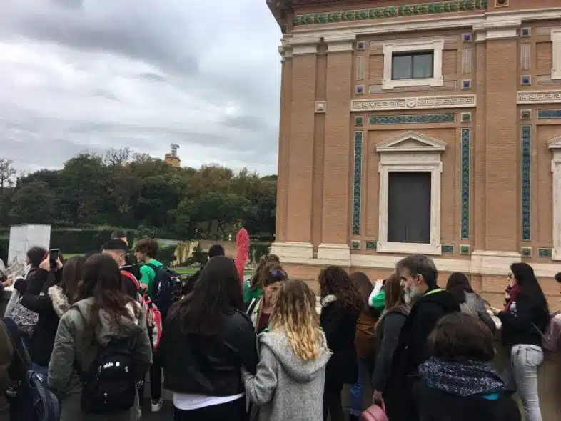 Ouverture internationale 1301 52e92f_06e545f057994d968e6803b0bf02b934~mv2