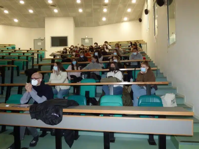 Ouverture internationale 270 52e92f_08d5a89043d84f58b081470f09c2be74~mv2