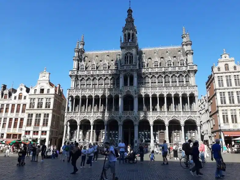 Ouverture internationale 329 52e92f_0c983ebabe2146eb8064838e92f44e4d~mv2