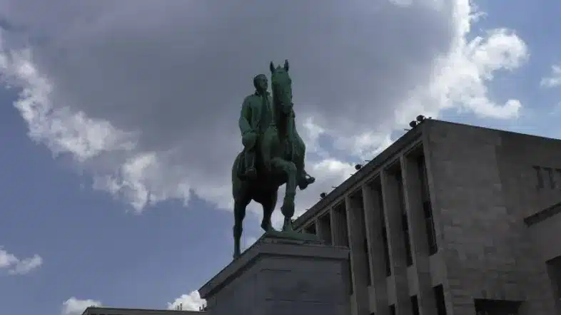 Ouverture internationale 419 52e92f_0cb520e318bc4d3285fc63359c200d67~mv2