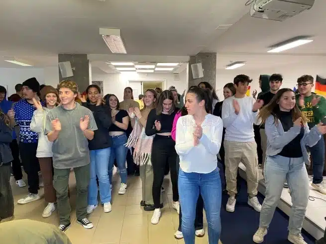 Ouverture internationale 168 52e92f_0edf297d8901461f92138d6574a89efb~mv2