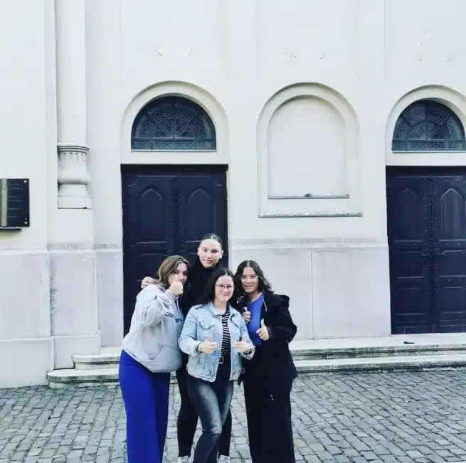 Ouverture internationale 202 52e92f_160a98506fe84795ab27d1307c0329f1~mv2