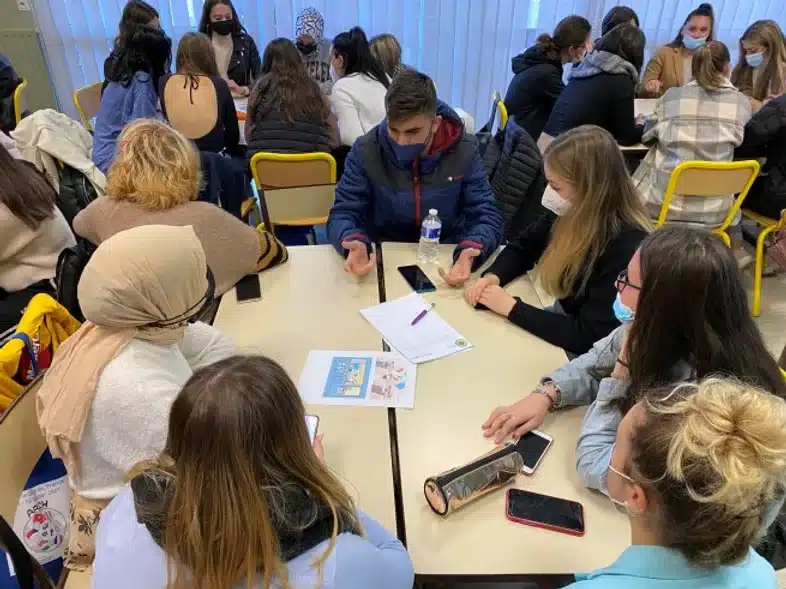 Ouverture internationale 1211 52e92f_16b4595bf311430c94481e5032c41f11~mv2