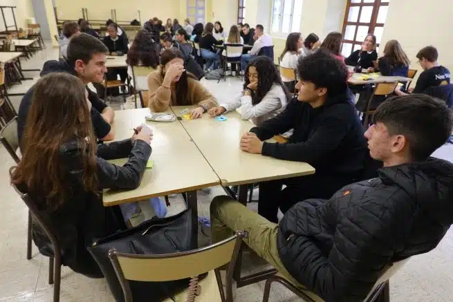 Ouverture internationale 1435 52e92f_19e56b6b197b49b5bf542ad7361f3338~mv2