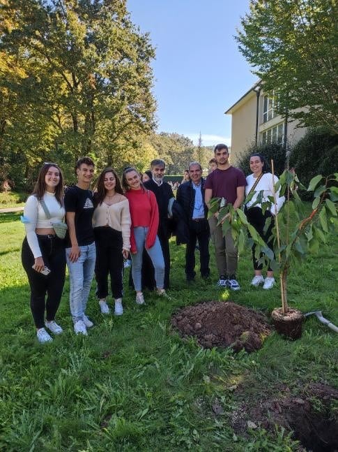 Ouverture internationale 1202 52e92f_19fdb67ee2474e7d8a285811c082965d~mv2