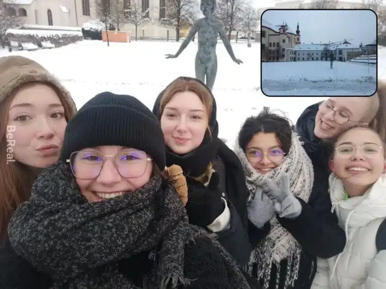 Ouverture internationale 62 52e92f_1e696b753f6c4b12bbba5723f5e75589~mv2