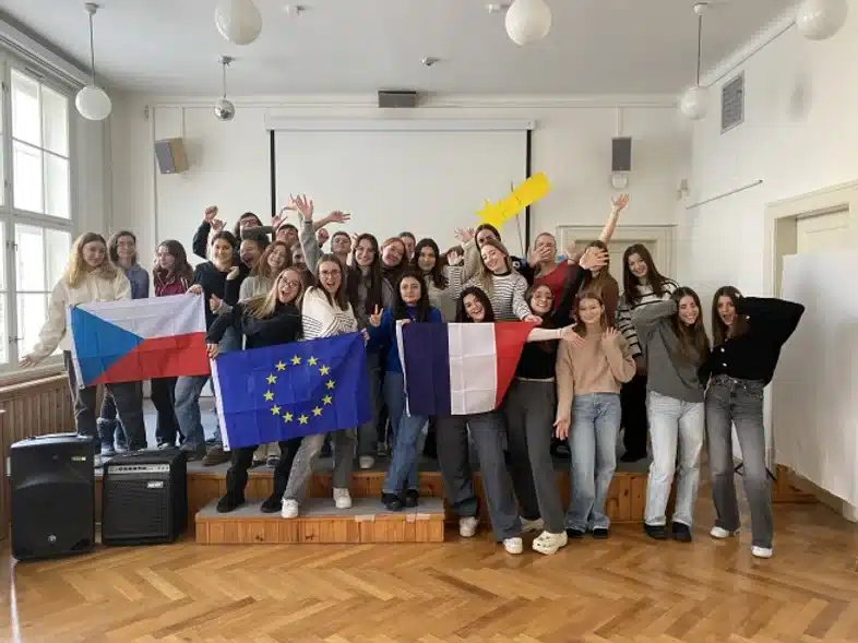 Ouverture internationale 41 52e92f_1f7574b87f4c45e18f63f4bfdfd8e430~mv2