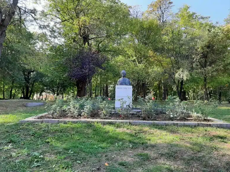 Ouverture internationale 817 52e92f_21197e3a7c1f42afb0e7daec91bbde14~mv2