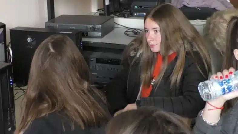 Ouverture internationale 643 52e92f_228c024d25844cfbb757f0fd4bfb9e3e~mv2