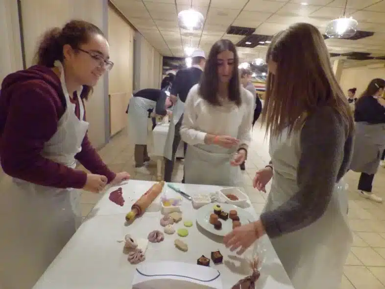 Ouverture internationale 1041 52e92f_2290508a40c44d1c80479f35ab2049c8~mv2