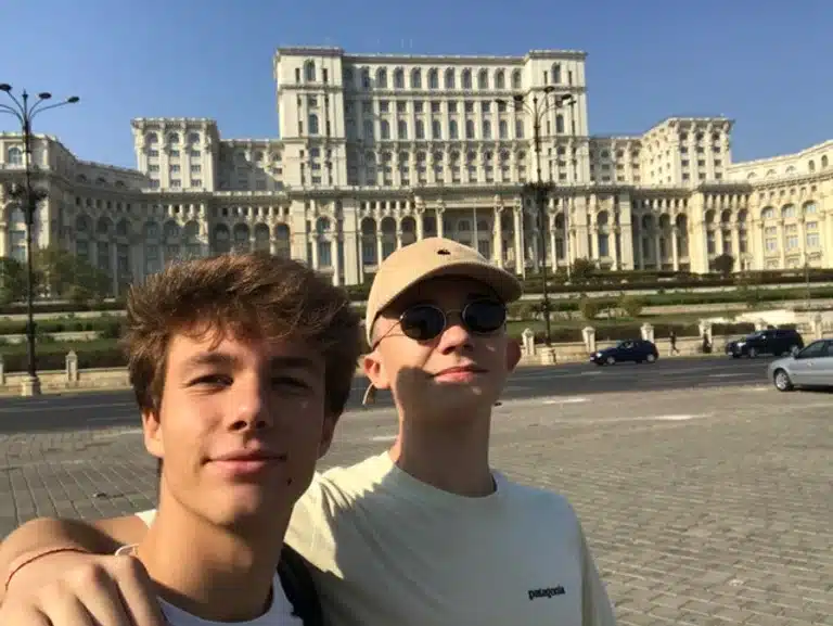 Ouverture internationale 921 52e92f_26a6ab6aa82e48dc9f95876ed3db922c~mv2