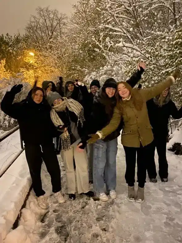 Ouverture internationale 7 52e92f_2e1008b3ce624a7ba43f1c82027fa173~mv2