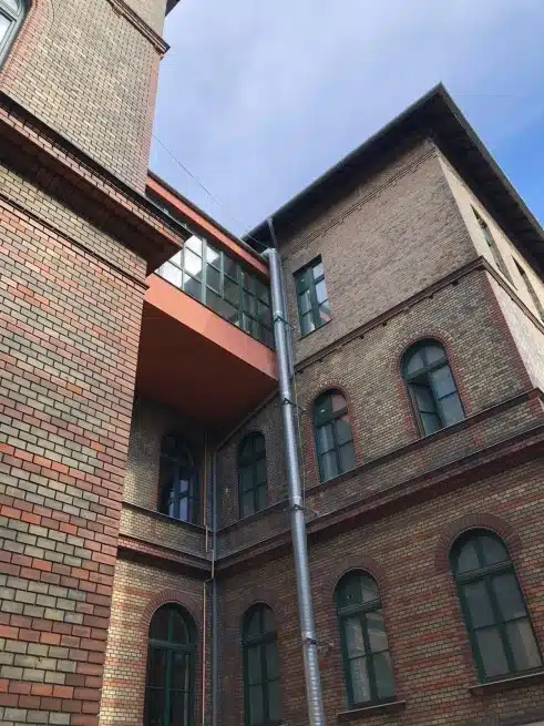 Ouverture internationale 213 52e92f_2f6d3c368fcd44f98f4c59f158b558be~mv2