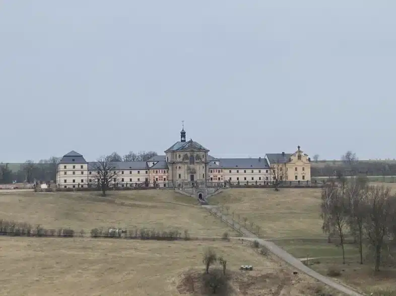 Ouverture internationale 1159 52e92f_32c2ba8963db476c8b481672b0a7cb0a~mv2