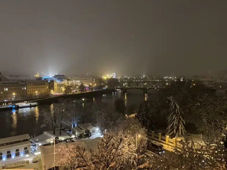 Ouverture internationale 9 52e92f_333c06528d2c4d90af58e01391b2d7e2~mv2