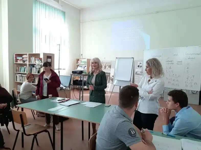 Ouverture internationale 767 52e92f_38a4132a6169402a88ff7682bba719f7~mv2