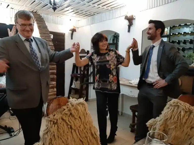 Ouverture internationale 825 52e92f_39147cbb7a774b5493a9833ffe5a9b6d~mv2