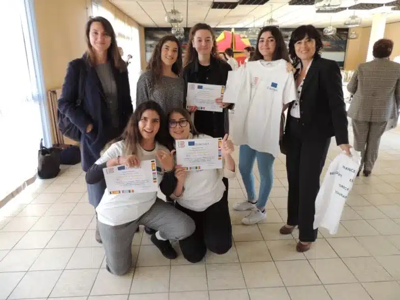 Ouverture internationale 1090 52e92f_3cc708cb17da4569852e1c5b29571f01~mv2