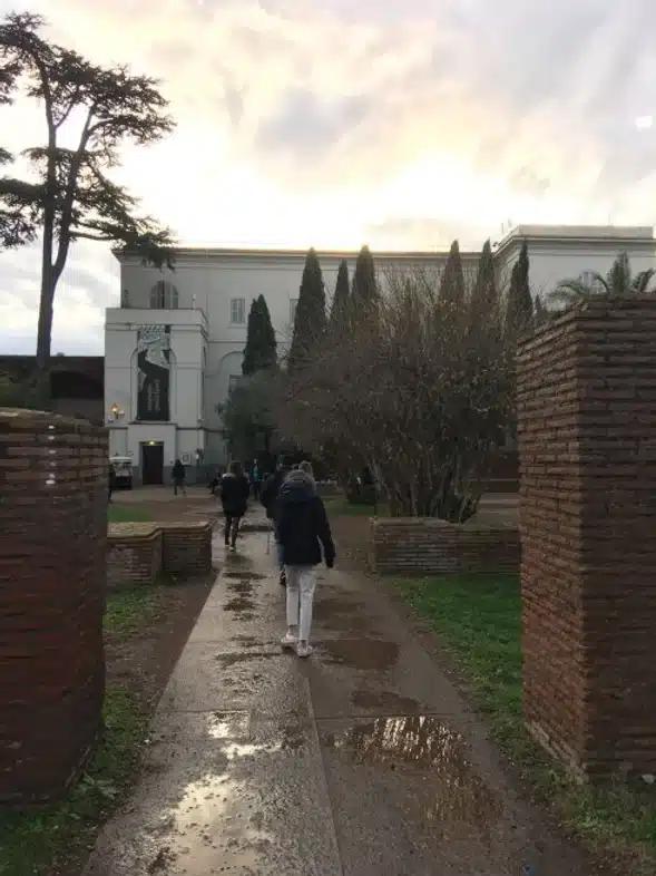 Ouverture internationale 1323 52e92f_3d82fa3e72d64e51a1a2b79970016ed6~mv2