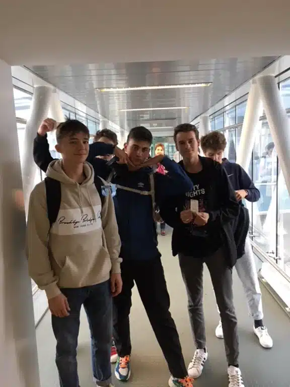 Ouverture internationale 922 52e92f_3dd5536eb91f442d83245911266b393a~mv2