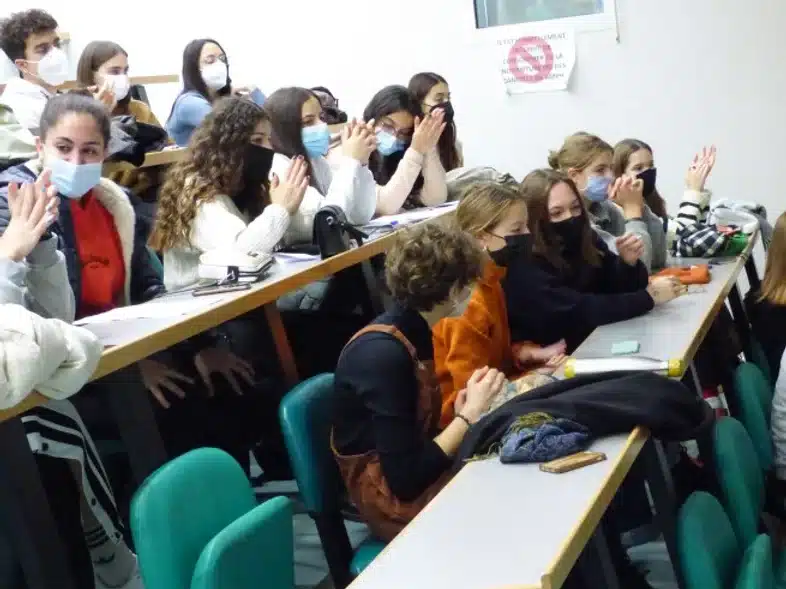 Ouverture internationale 259 52e92f_3f83aa177c5b48de893b7d3f6e0c76d6~mv2