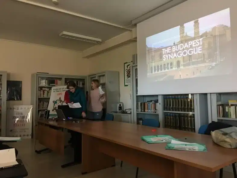 Ouverture internationale 1333 52e92f_419b6de0da4f4686a8f0a2227a1fe105~mv2