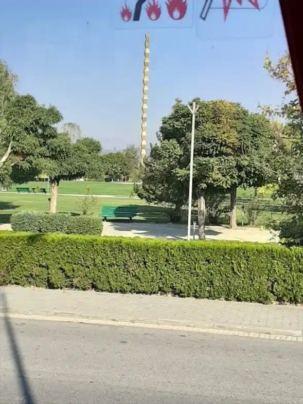 Ouverture internationale 829 52e92f_461b759bec9641fa857dfd8eecebb14b~mv2