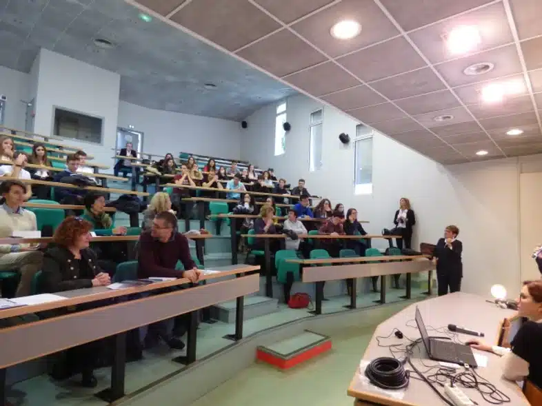 Ouverture internationale 983 52e92f_4a6bf6bb00c948fc91dbb48f60fc87e4~mv2