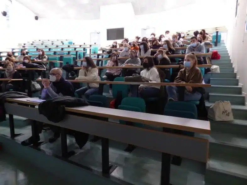 Ouverture internationale 277 52e92f_4af72c71f28c45c69aa983fbda2e249e~mv2