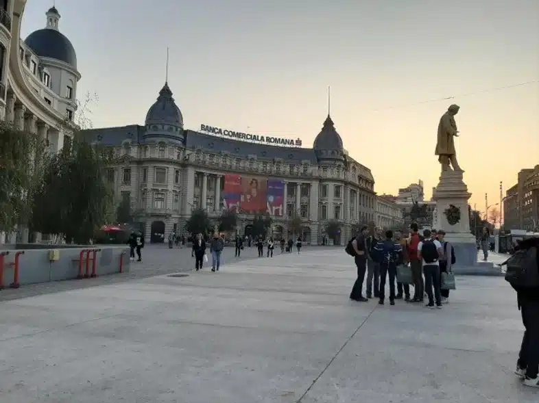 Ouverture internationale 912 52e92f_4fbc8417f59145b5948099f7a4093dd8~mv2