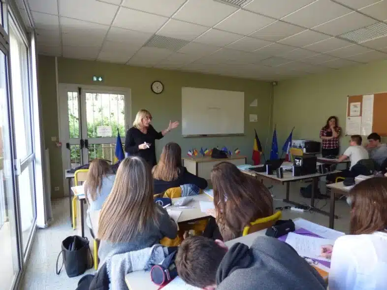 Ouverture internationale 1014 52e92f_50090c9f556a46f483a9e3c2a67ab94e~mv2