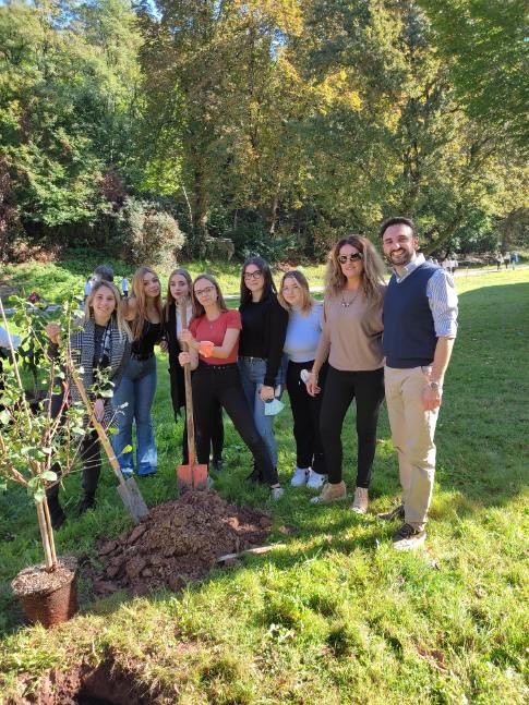 Ouverture internationale 1204 52e92f_54db2a9fa6a94b35be3e195c24cbb3f3~mv2