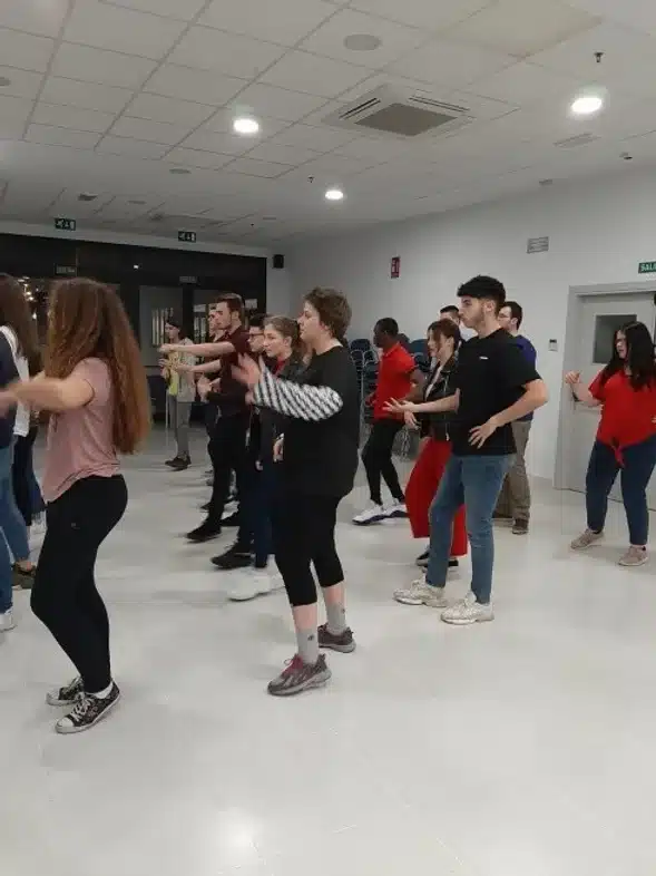 Ouverture internationale 952 52e92f_5542d0d40d5e4d109c0bb642fbd9bf90~mv2