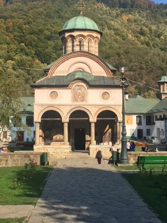 Ouverture internationale 941 52e92f_5648a9b13ed94bfb90a6fa410c11a5d2~mv2