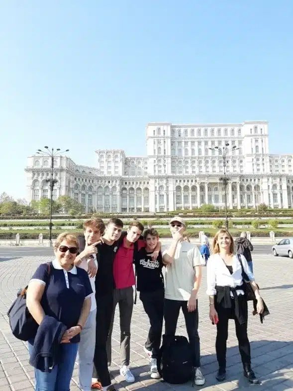 Ouverture internationale 887 52e92f_5951bca8b1be482f9cd8e9f25d4e9c46~mv2