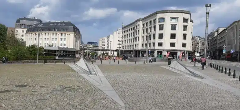 Ouverture internationale 393 52e92f_6016ad86bd97412387582f6791228d28~mv2