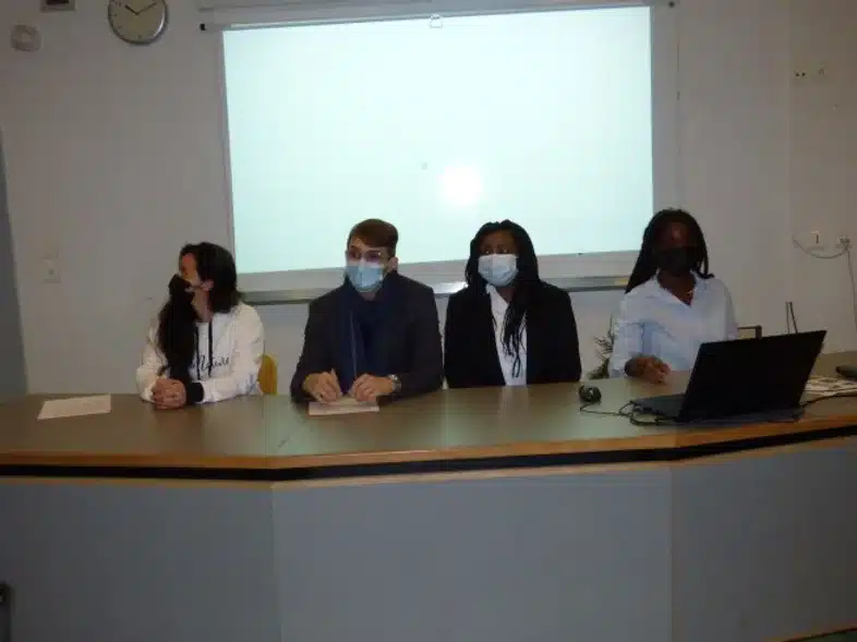 Ouverture internationale 263 52e92f_60a035be98be4036ab2a0af56897a8b2~mv2