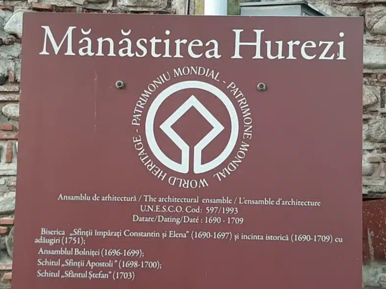 Ouverture internationale 841 52e92f_616b0aa85e7f4d13bc60646c6bc3bc7d~mv2