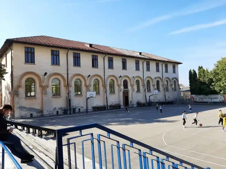 Ouverture internationale 752 52e92f_61d1cee1946e46348ad6153b3bdba6b9~mv2